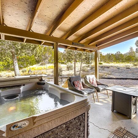Peaceful Strawberry Cabin Fire Pit And Hot Tub Pine エクステリア 写真