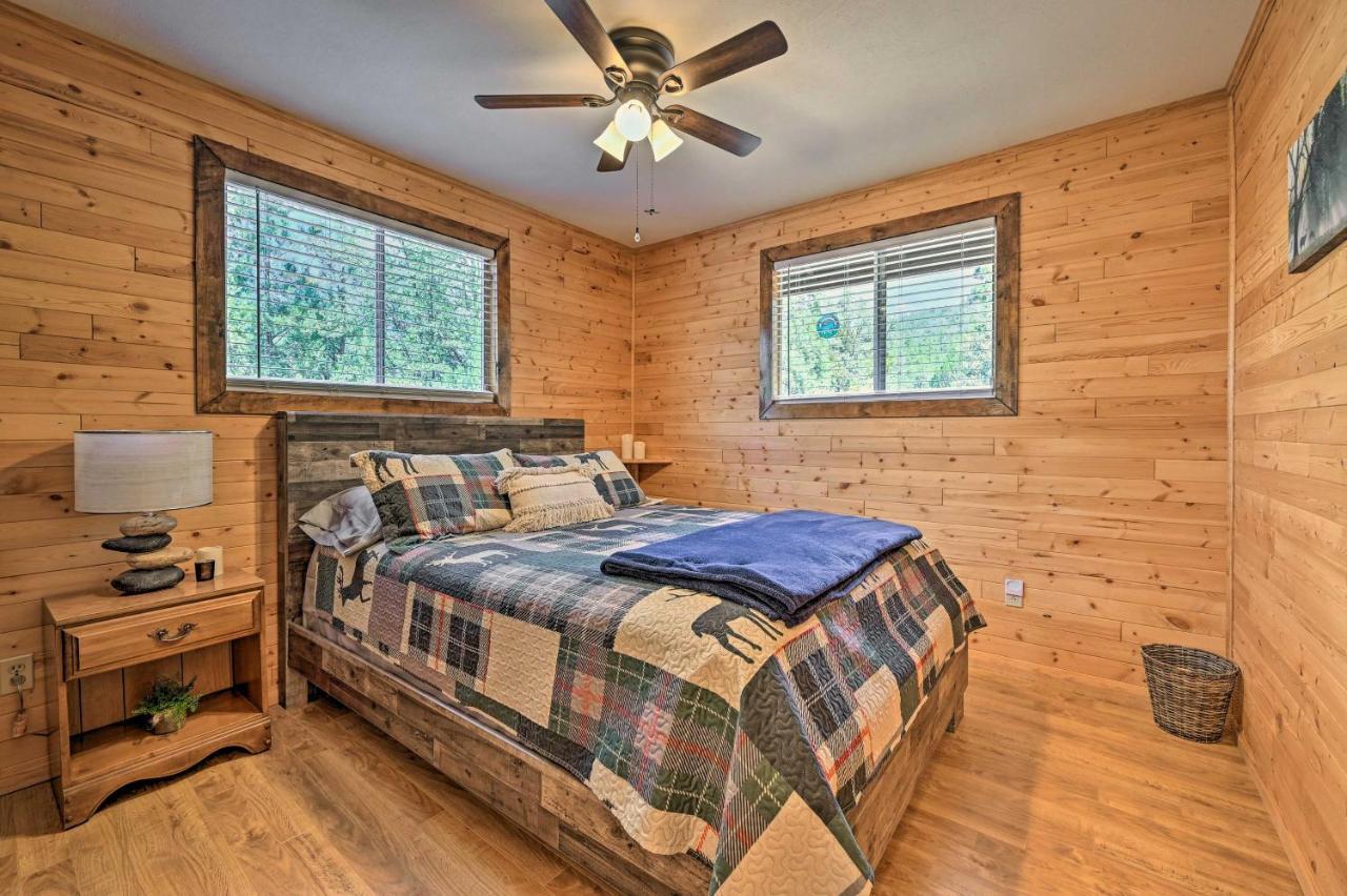 Peaceful Strawberry Cabin Fire Pit And Hot Tub Pine エクステリア 写真