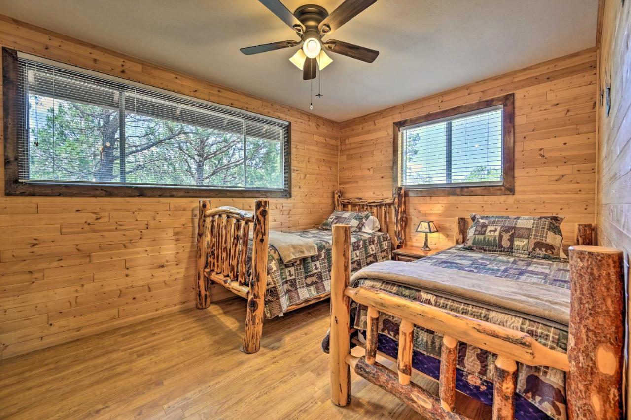 Peaceful Strawberry Cabin Fire Pit And Hot Tub Pine エクステリア 写真