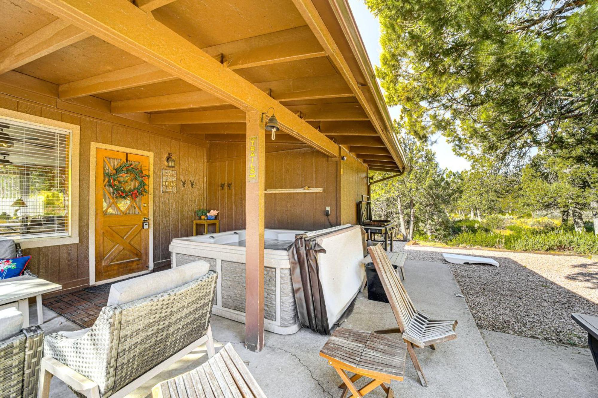Peaceful Strawberry Cabin Fire Pit And Hot Tub Pine エクステリア 写真