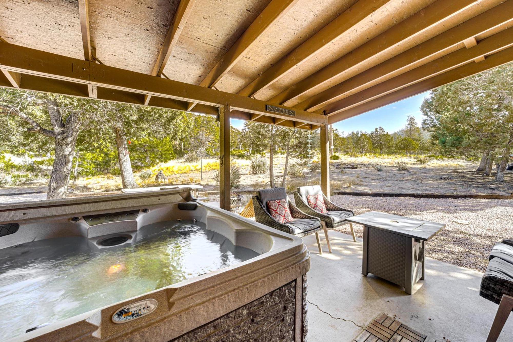 Peaceful Strawberry Cabin Fire Pit And Hot Tub Pine エクステリア 写真